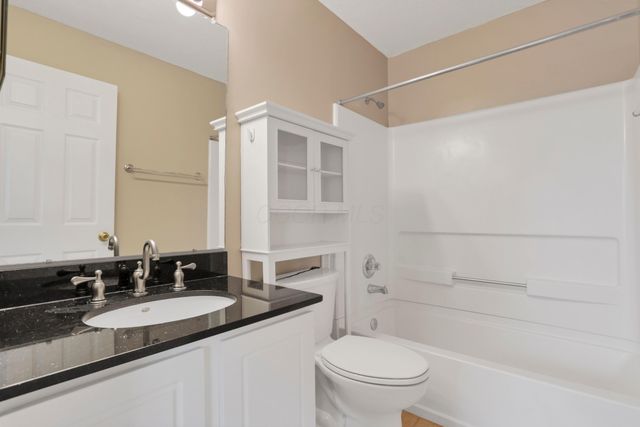 243 Oxford Oak Drive, Blacklick, OH 43004