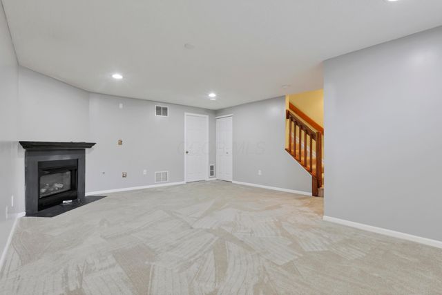 243 Oxford Oak Drive, Blacklick, OH 43004