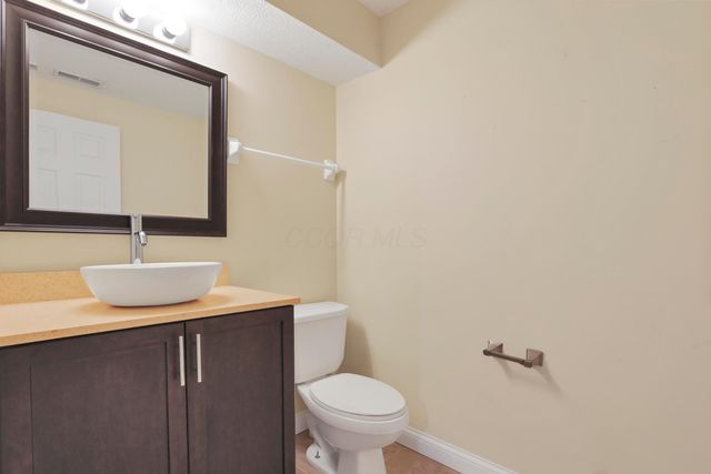 243 Oxford Oak Drive, Blacklick, OH 43004