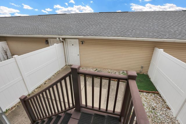 243 Oxford Oak Drive, Blacklick, OH 43004