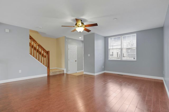 243 Oxford Oak Drive, Blacklick, OH 43004