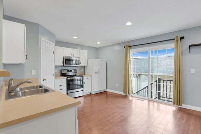 243 Oxford Oak Drive, Blacklick, OH 43004