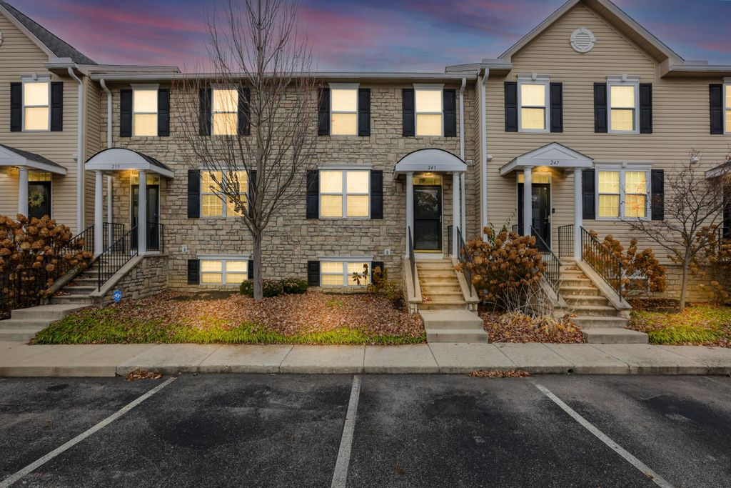 243 Oxford Oak Drive, Blacklick, OH 43004