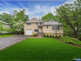 995 Andover Terrace, Ridgewood, NJ 07450