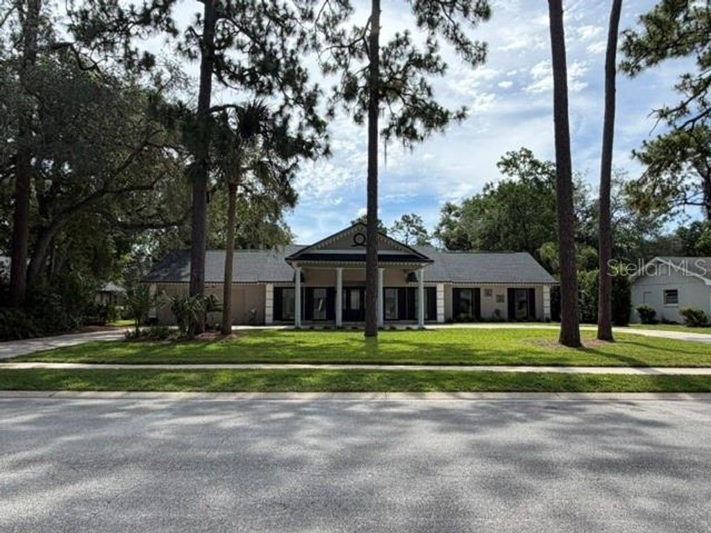 Image 2 of property listing at 210 W TIMBERCOVE CIRCLE, Longwood, FL 32779