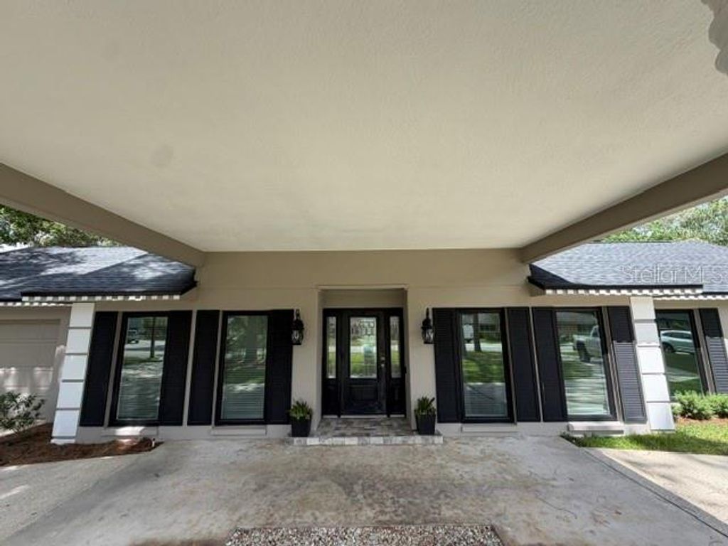 Image 13 of property listing at 210 W TIMBERCOVE CIRCLE, Longwood, FL 32779