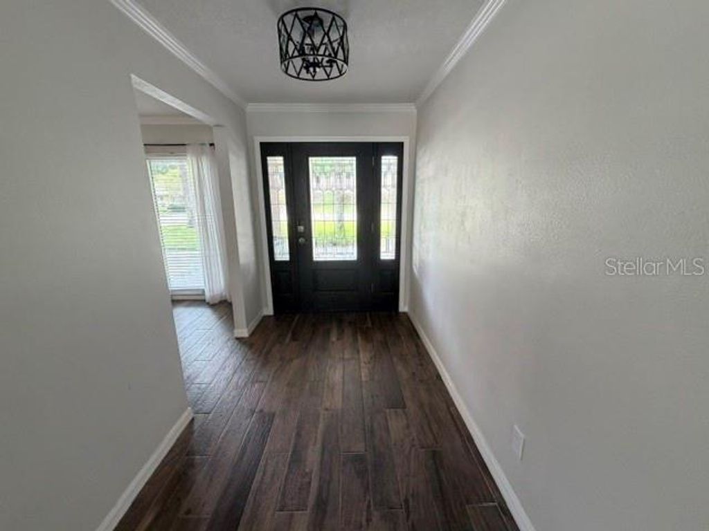 Image 15 of property listing at 210 W TIMBERCOVE CIRCLE, Longwood, FL 32779