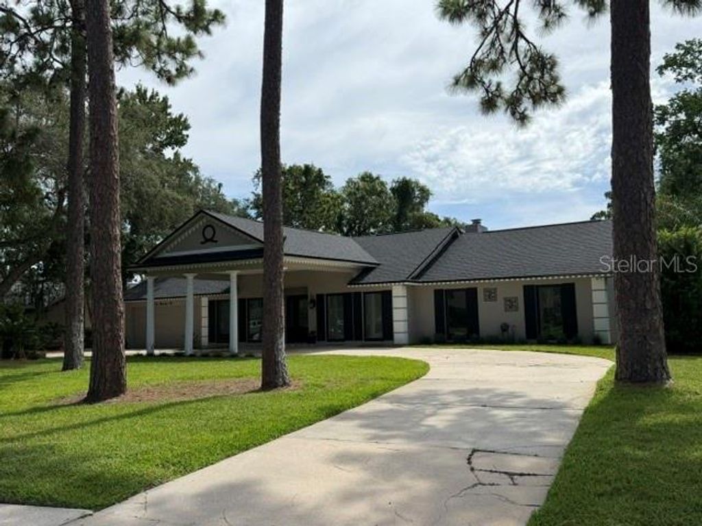Image 3 of property listing at 210 W TIMBERCOVE CIRCLE, Longwood, FL 32779