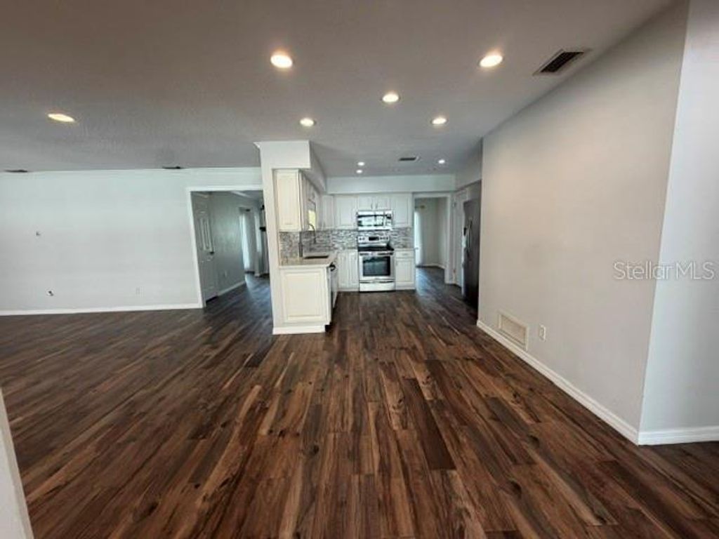 Image 24 of property listing at 210 W TIMBERCOVE CIRCLE, Longwood, FL 32779