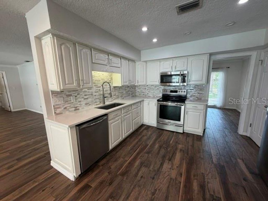 Image 25 of property listing at 210 W TIMBERCOVE CIRCLE, Longwood, FL 32779