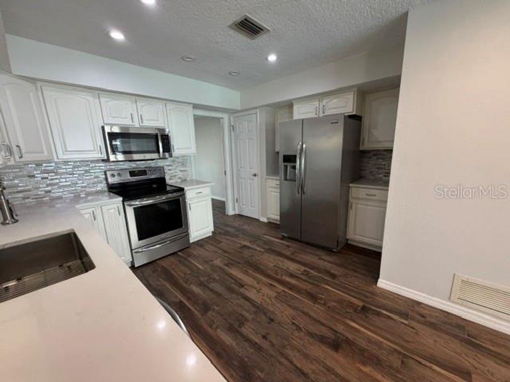 Image 26 of property listing at 210 W TIMBERCOVE CIRCLE, Longwood, FL 32779