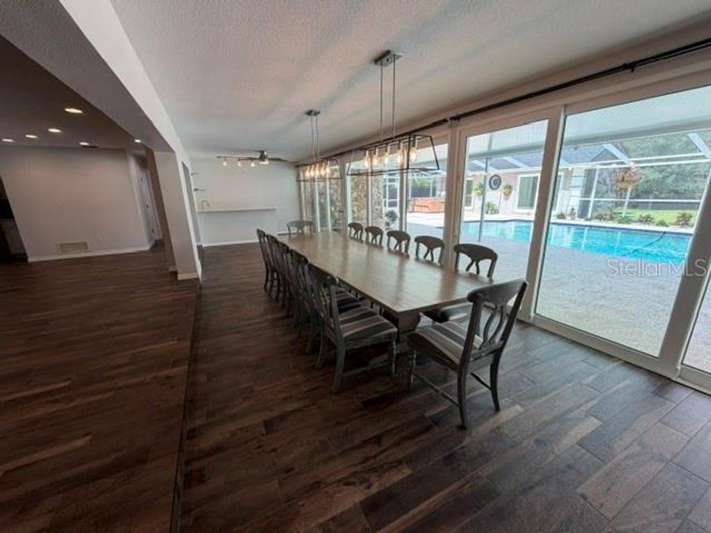 Image 32 of property listing at 210 W TIMBERCOVE CIRCLE, Longwood, FL 32779