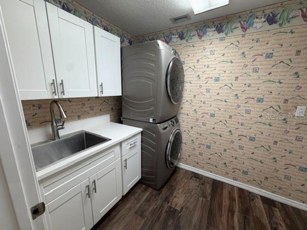 Image 36 of property listing at 210 W TIMBERCOVE CIRCLE, Longwood, FL 32779