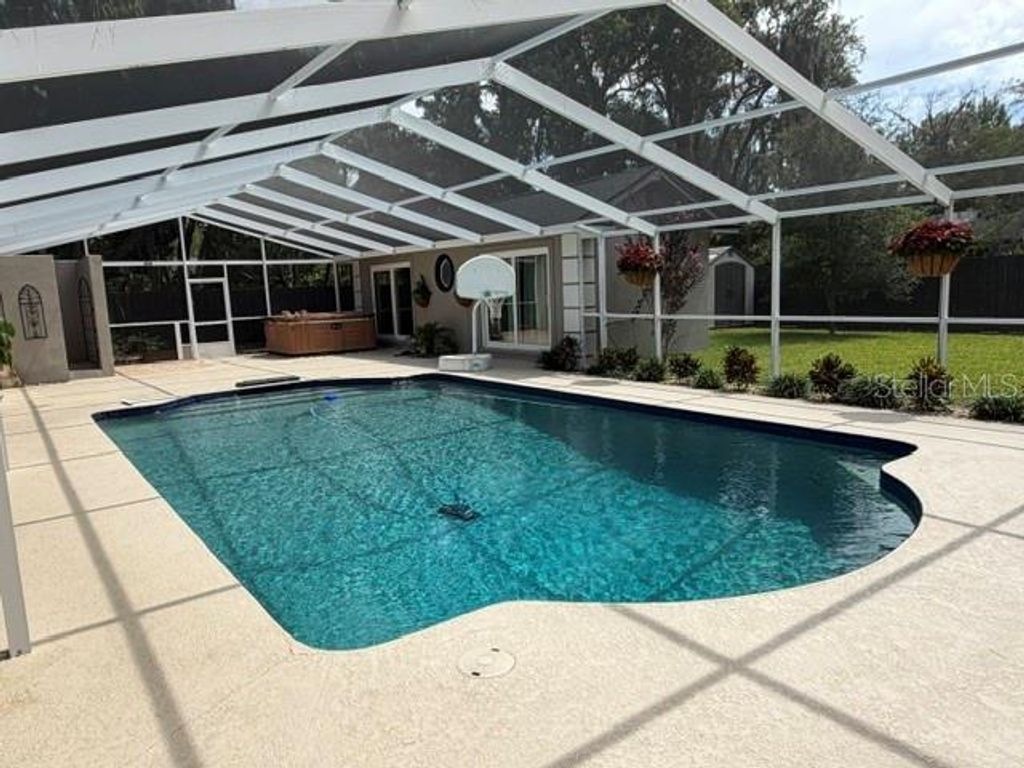 Image 5 of property listing at 210 W TIMBERCOVE CIRCLE, Longwood, FL 32779