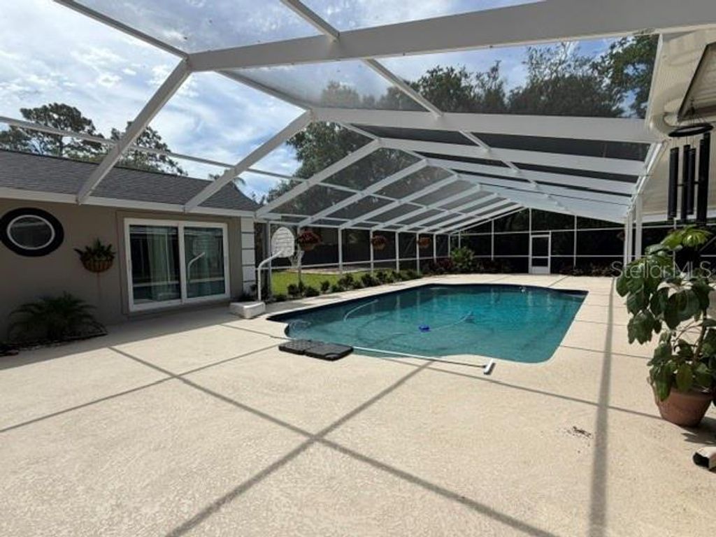 Image 6 of property listing at 210 W TIMBERCOVE CIRCLE, Longwood, FL 32779