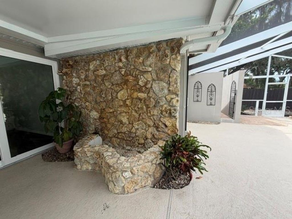 Image 7 of property listing at 210 W TIMBERCOVE CIRCLE, Longwood, FL 32779