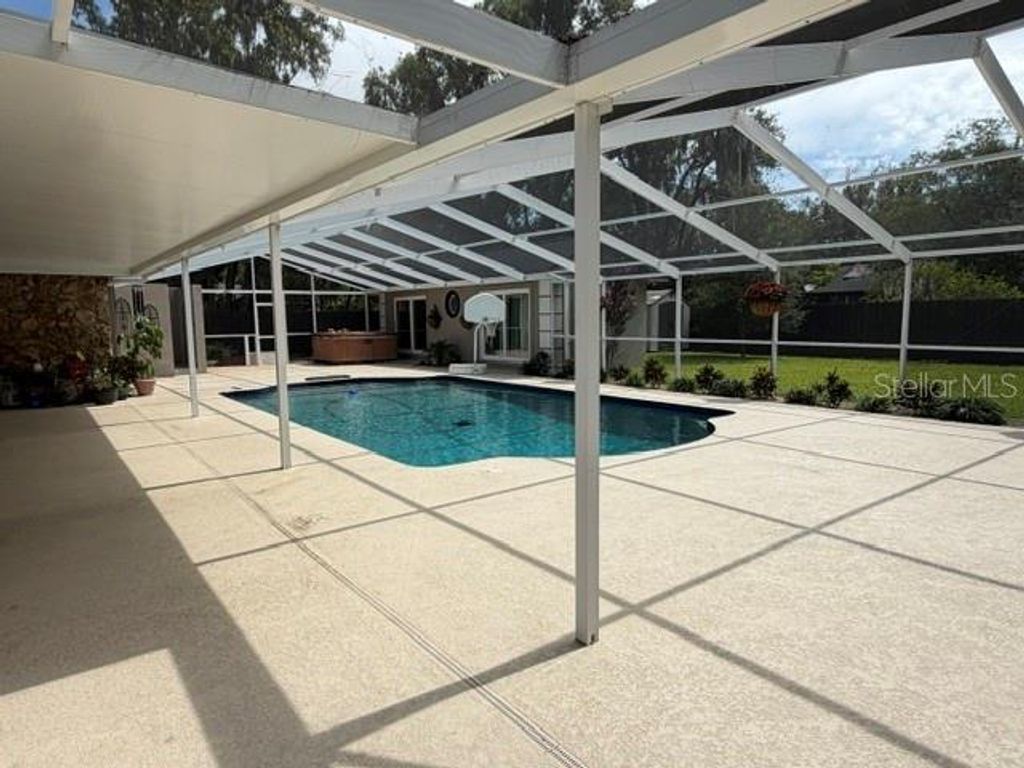 Image 9 of property listing at 210 W TIMBERCOVE CIRCLE, Longwood, FL 32779