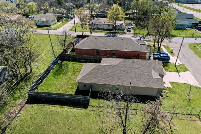 1827 College Street, Greenville, TX 75401