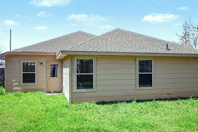 1827 College Street, Greenville, TX 75401