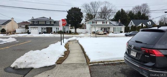 25 Pinetree Road, Westbury, NY 11590