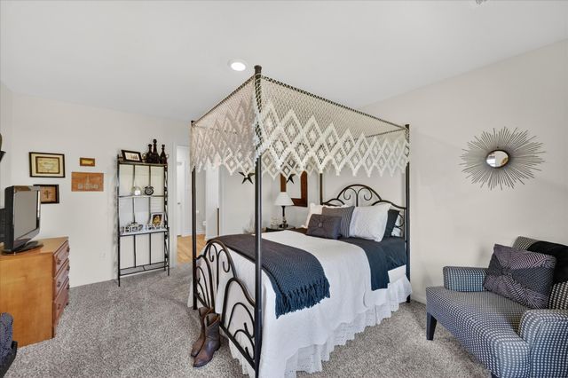 13708 Logan Pass Drive, Ponder, TX 76259