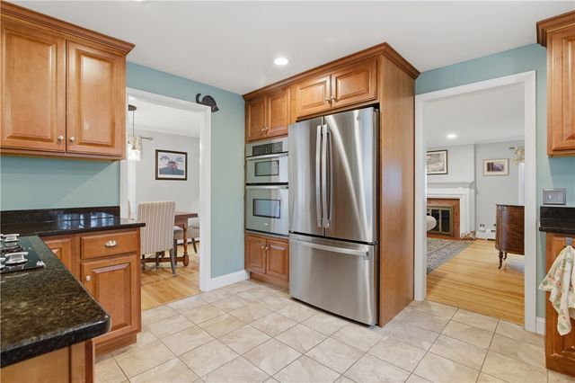 27 Old Meadow Lane, Cumberland, RI 02864