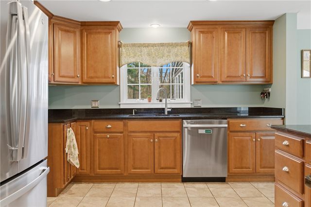 27 Old Meadow Lane, Cumberland, RI 02864