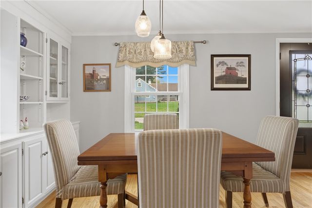 27 Old Meadow Lane, Cumberland, RI 02864