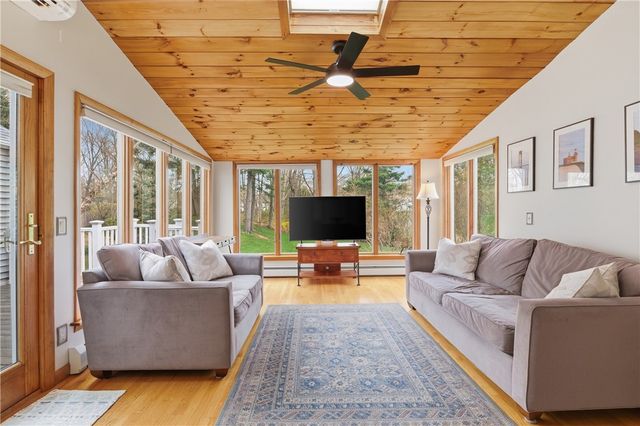 27 Old Meadow Lane, Cumberland, RI 02864