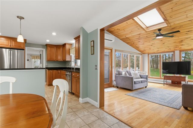 27 Old Meadow Lane, Cumberland, RI 02864