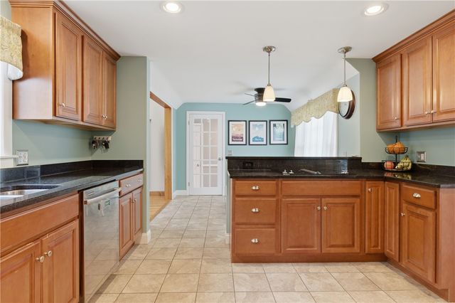 27 Old Meadow Lane, Cumberland, RI 02864