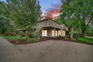 702 Country Club DRIVE #B, Fontana, WI 53125