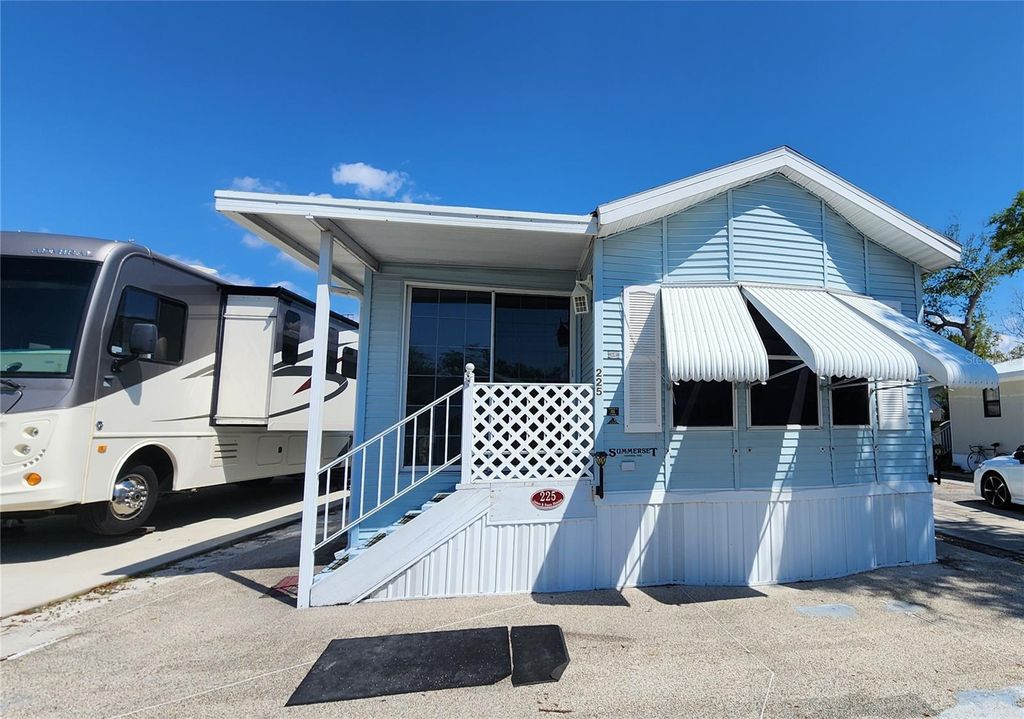 Image 1 of property listing at 3300 26TH AVENUE E 225, Bradenton, FL 34208