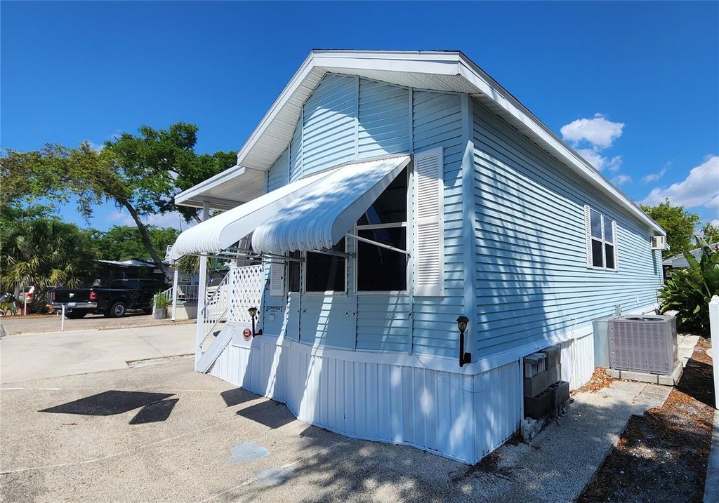 Image 25 of property listing at 3300 26TH AVENUE E 225, Bradenton, FL 34208