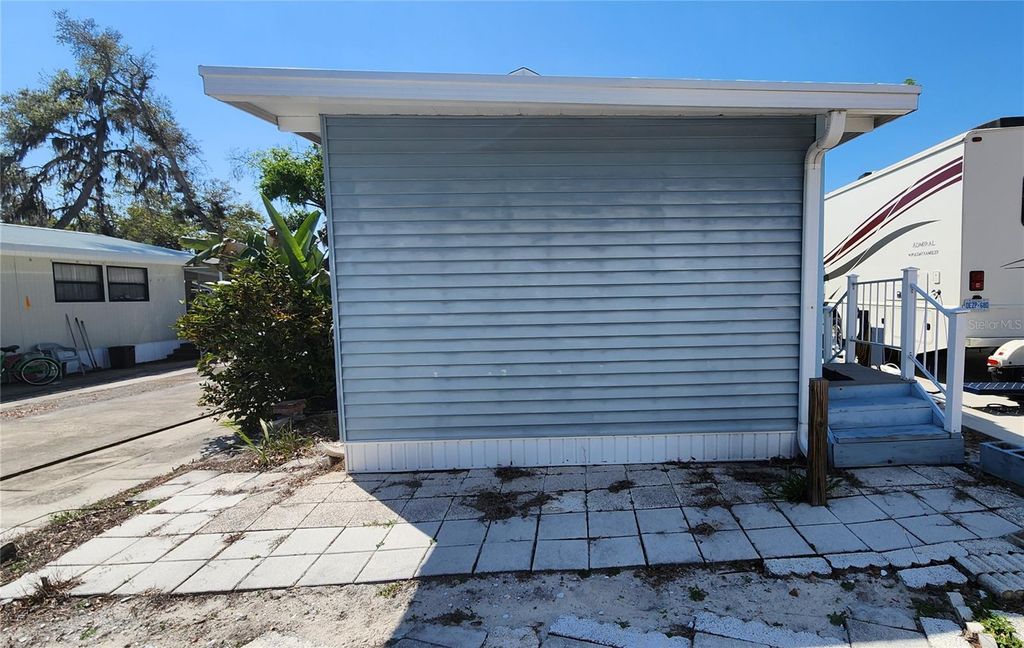 Image 27 of property listing at 3300 26TH AVENUE E 225, Bradenton, FL 34208