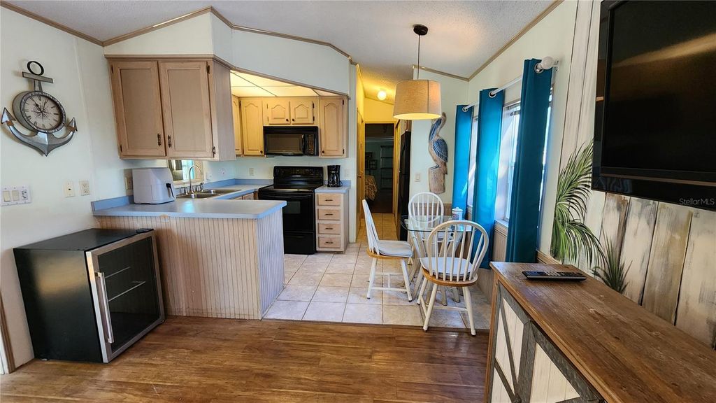 Image 4 of property listing at 3300 26TH AVENUE E 225, Bradenton, FL 34208