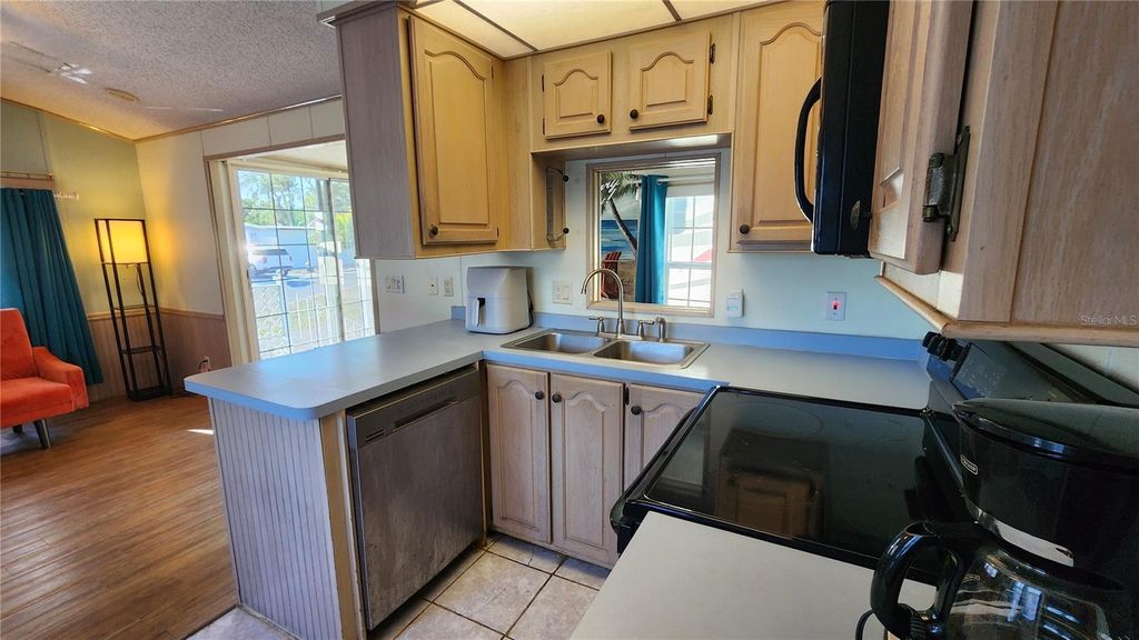 Image 6 of property listing at 3300 26TH AVENUE E 225, Bradenton, FL 34208