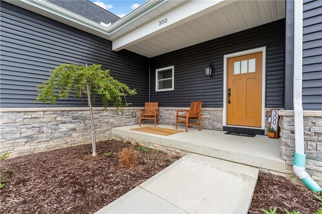 300 TIMBERLINE DR, N Franklin Twp, PA 15301