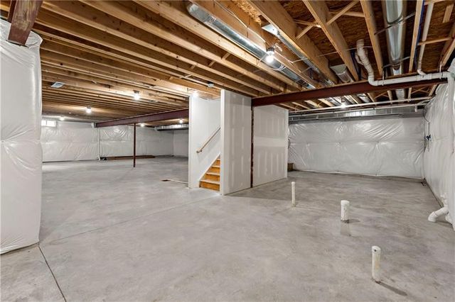300 TIMBERLINE DR, N Franklin Twp, PA 15301