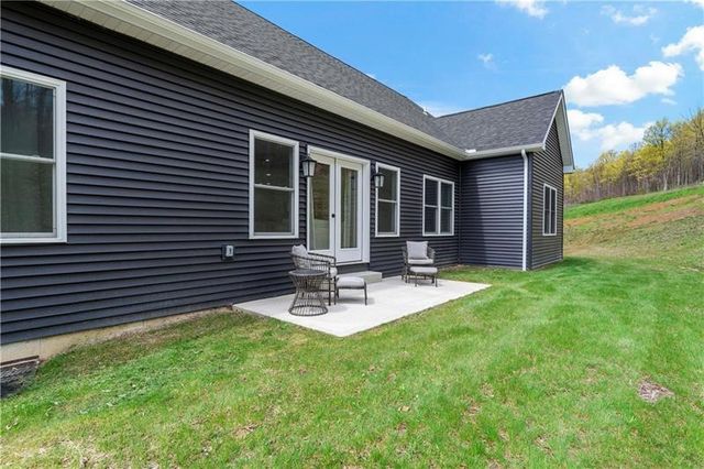 300 TIMBERLINE DR, N Franklin Twp, PA 15301
