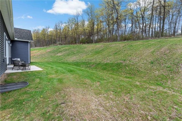 300 TIMBERLINE DR, N Franklin Twp, PA 15301