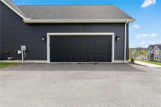 300 TIMBERLINE DR, N Franklin Twp, PA 15301