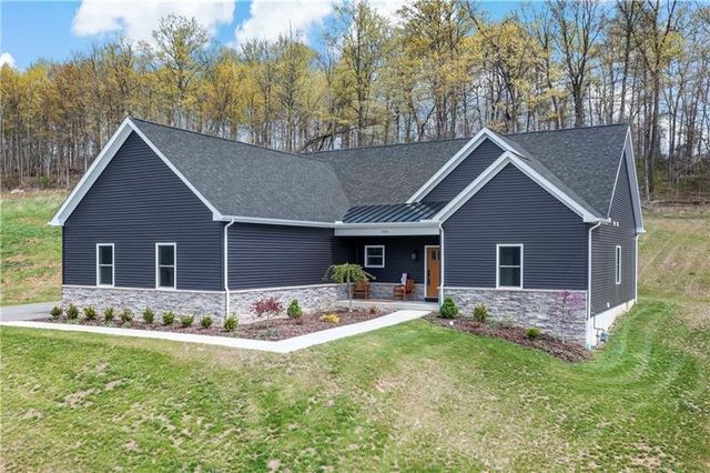 300 TIMBERLINE DR, N Franklin Twp, PA 15301