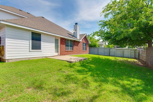 1133 Hillwood Drive, Saginaw, TX 76179