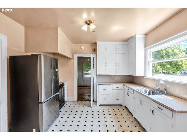 8906 N WILLAMETTE Blvd, Portland, OR 97203
