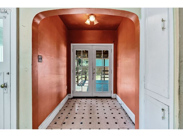 8906 N WILLAMETTE Blvd, Portland, OR 97203