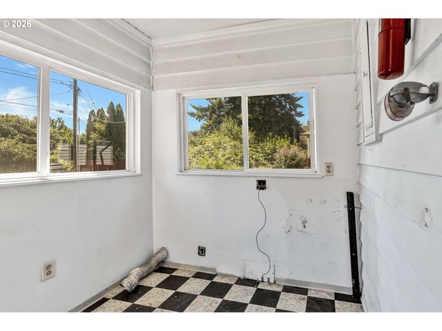8906 N WILLAMETTE Blvd, Portland, OR 97203