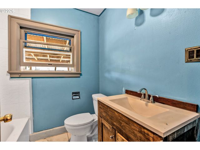 8906 N WILLAMETTE Blvd, Portland, OR 97203