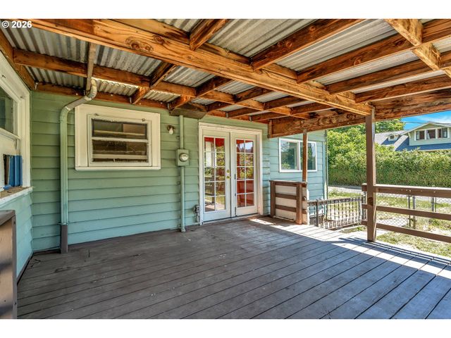 8906 N WILLAMETTE Blvd, Portland, OR 97203