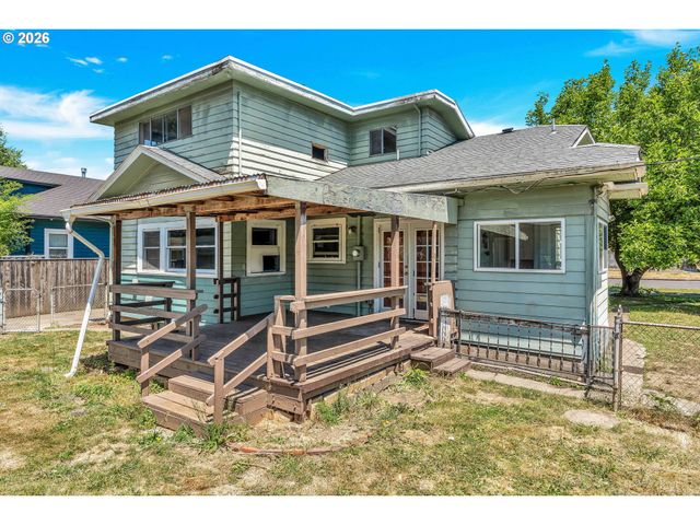 8906 N WILLAMETTE Blvd, Portland, OR 97203